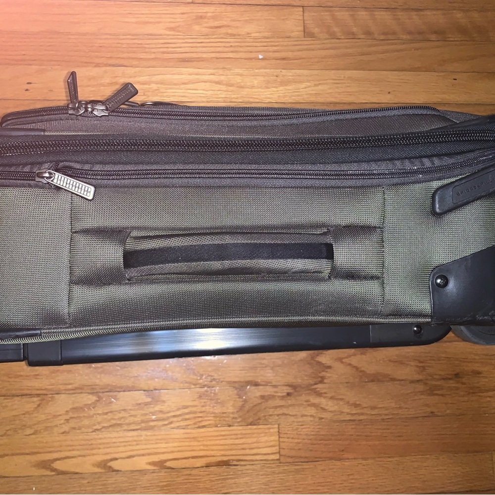Briggs & Riley Expandable Green Rolling Suitcase Garment Bag TU220XW-8 - Picture 8 of 11